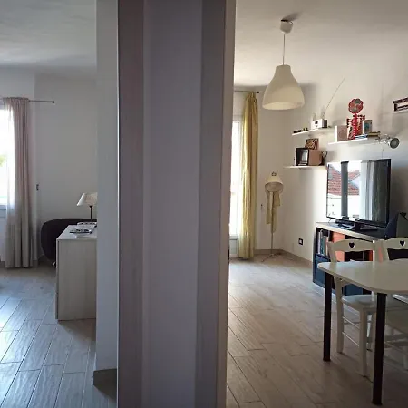 Grand F2 60mq Centre Antibes, Proche Plages, Commerces, 2 Balcons, Parking, Train, Bus, Deco Vintage, Pet Friendly Appartamento *