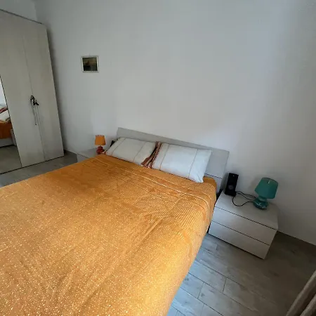Grand F2 60mq Centre Antibes, Proche Plages, Commerces, 2 Balcons, Parking, Train, Bus, Deco Vintage, Pet Friendly Appartamento