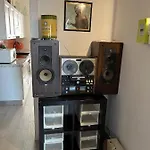Grand F2 60mq Centre Antibes, Proche Plages, Commerces, 2 Balcons, Parking, Train, Bus, Deco Vintage, Pet Friendly 아파트 *