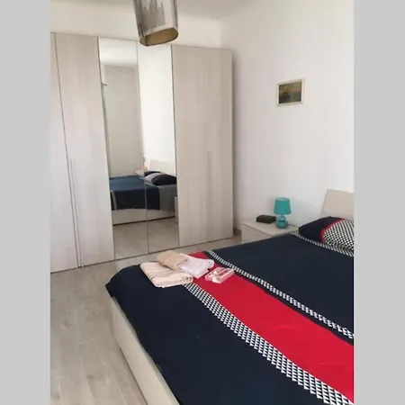 Grand F2 Antibes: Vintage Charm, Proximity & Pet-friendly *