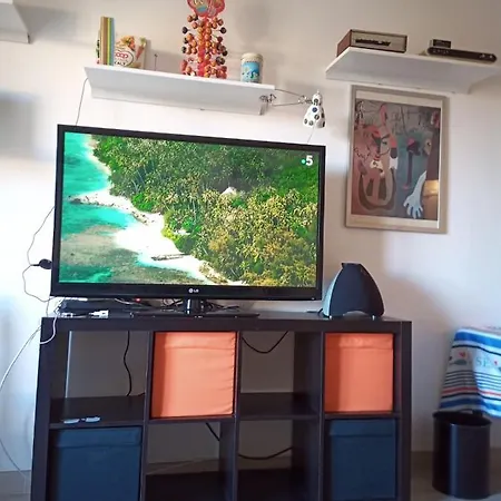 Apartman Grand F2 60mq Centre Antibes, Proche Plages, Commerces, 2 Balcons, Parking, Train, Bus, Deco Vintage, Pet Friendly