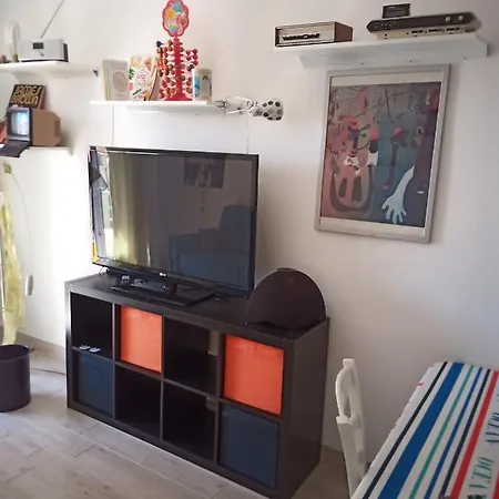 Grand F2 60mq Centre Antibes, Proche Plages, Commerces, 2 Balcons, Parking, Train, Bus, Deco Vintage, Pet Friendly 아파트 앙티브