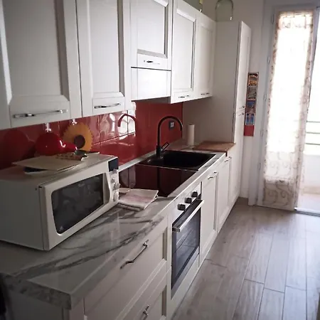 Grand F2 60mq Centre Antibes, Proche Plages, Commerces, 2 Balcons, Parking, Train, Bus, Deco Vintage, Pet Friendly Apartman *