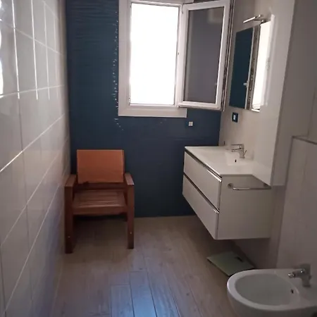 Grand F2 60mq Centre Antibes, Proche Plages, Commerces, 2 Balcons, Parking, Train, Bus, Deco Vintage, Pet Friendly *