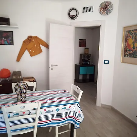 Grand F2 Antibes: Vintage Charm, Proximity & Pet-friendly