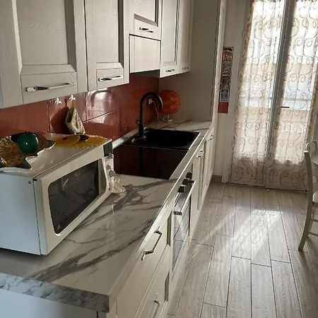 Apartman Grand F2 60mq Centre Antibes, Proche Plages, Commerces, 2 Balcons, Parking, Train, Bus, Deco Vintage, Pet Friendly Antibes