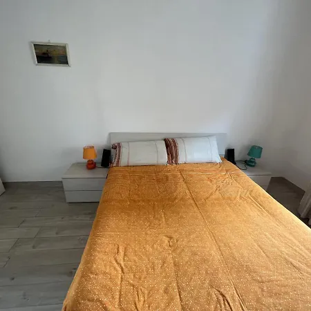 Grand F2 60mq Centre Antibes, Proche Plages, Commerces, 2 Balcons, Parking, Train, Bus, Deco Vintage, Pet Friendly 아파트 앙티브