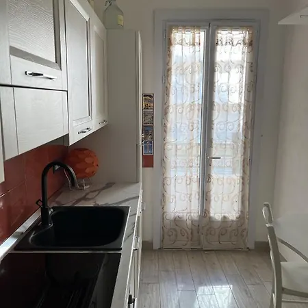 Apartman Grand F2 60mq Centre Antibes, Proche Plages, Commerces, 2 Balcons, Parking, Train, Bus, Deco Vintage, Pet Friendly Antibes