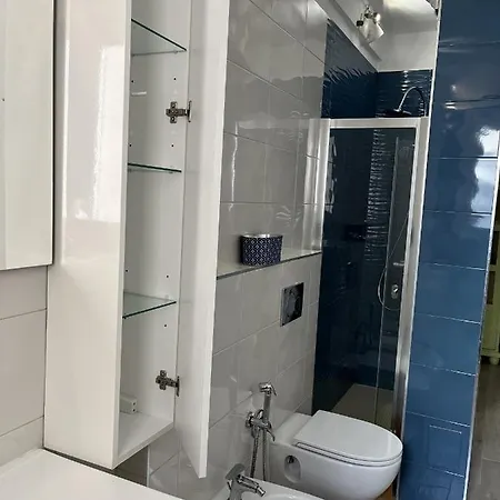 Grand F2 60mq Centre Antibes, Proche Plages, Commerces, 2 Balcons, Parking, Train, Bus, Deco Vintage, Pet Friendly * Antibes