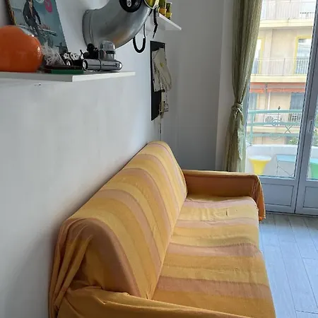 Grand F2 60mq Centre Antibes, Proche Plages, Commerces, 2 Balcons, Parking, Train, Bus, Deco Vintage, Pet Friendly Apartman