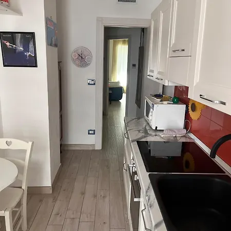 Grand F2 Antibes: Vintage Charm, Proximity & Pet-friendly