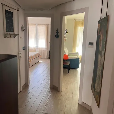Grand F2 60mq Centre Antibes, Proche Plages, Commerces, 2 Balcons, Parking, Train, Bus, Deco Vintage, Pet Friendly Apartament
