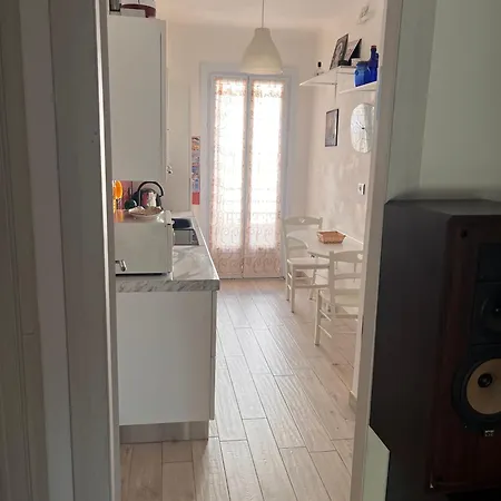 Apartament Grand F2 60mq Centre Antibes, Proche Plages, Commerces, 2 Balcons, Parking, Train, Bus, Deco Vintage, Pet Friendly
