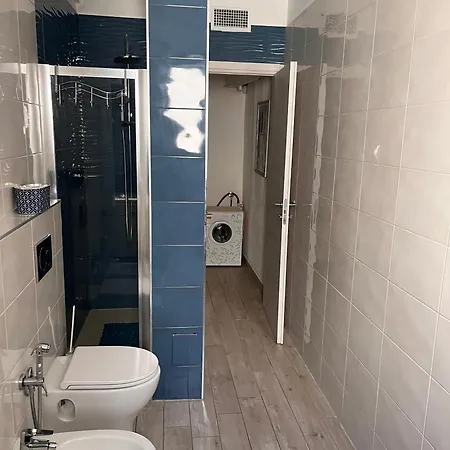 Apartament Grand F2 60mq Centre Antibes, Proche Plages, Commerces, 2 Balcons, Parking, Train, Bus, Deco Vintage, Pet Friendly *
