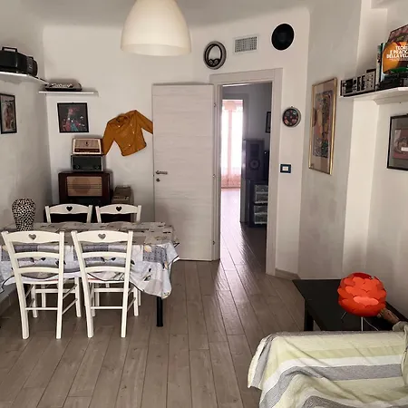 Grand F2 Antibes: Vintage Charm, Proximity & Pet-friendly Apartment Antibes