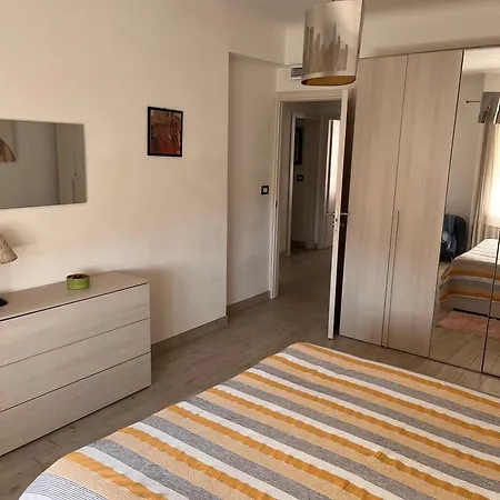 Grand F2 60mq Centre Antibes, Proche Plages, Commerces, 2 Balcons, Parking, Train, Bus, Deco Vintage, Pet Friendly * Antibes
