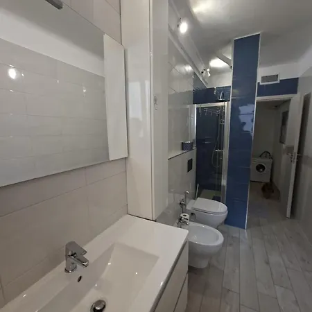 Grand F2 Antibes: Vintage Charm, Proximity & Pet-friendly Apartment *