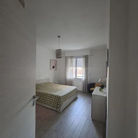 Apartment Grand F2 Antibes: Vintage Charm, Proximity & Pet-friendly *
