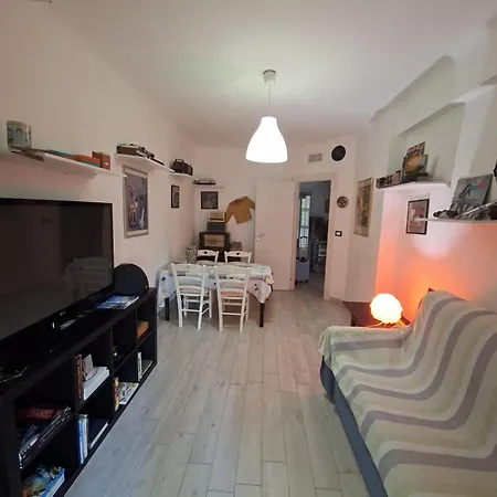 Apartment Grand F2 60mq Centre Antibes, Proche Plages, Commerces, 2 Balcons, Parking, Train, Bus, Deco Vintage, Pet Friendly Antibes