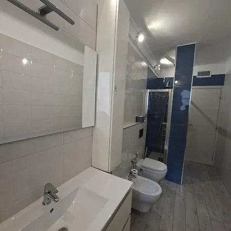Apartment Grand F2 60mq Centre Antibes, Proche Plages, Commerces, 2 Balcons, Parking, Train, Bus, Deco Vintage, Pet Friendly
