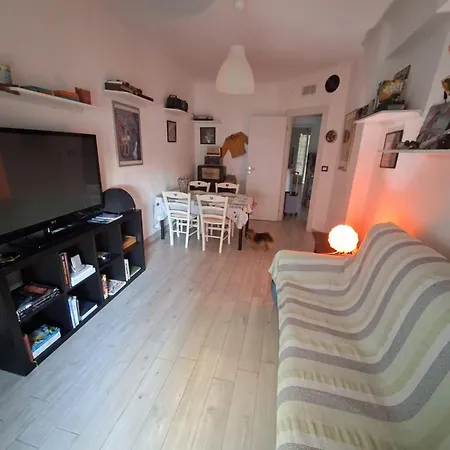 Grand F2 60mq Centre Antibes, Proche Plages, Commerces, 2 Balcons, Parking, Train, Bus, Deco Vintage, Pet Friendly Apartment *