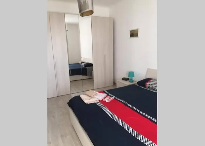 Grand F2 60mq Centre Antibes, Proche Plages, Commerces, 2 Balcons, Parking, Train, Bus, Deco Vintage, Pet Friendly *