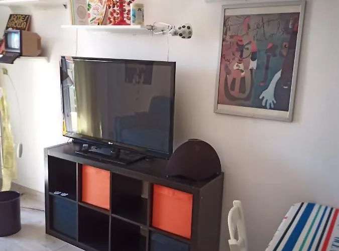 Grand F2 60mq Centre Antibes, Proche Plages, Commerces, 2 Balcons, Parking, Train, Bus, Deco Vintage, Pet Friendly Appartamento Antibes