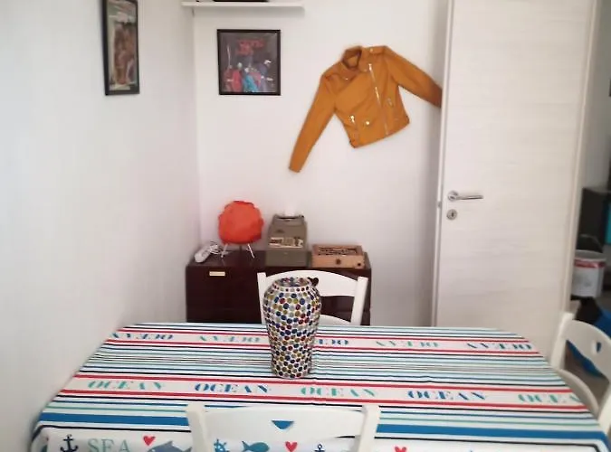 Grand F2 60mq Centre Antibes, Proche Plages, Commerces, 2 Balcons, Parking, Train, Bus, Deco Vintage, Pet Friendly Appartamento Antibes