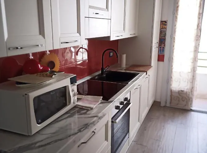 Grand F2 60mq Centre Antibes, Proche Plages, Commerces, 2 Balcons, Parking, Train, Bus, Deco Vintage, Pet Friendly Appartamento *