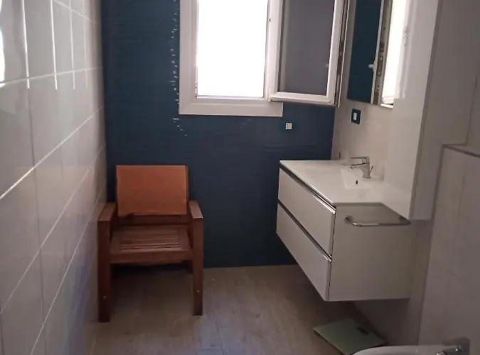 Grand F2 60mq Centre Antibes, Proche Plages, Commerces, 2 Balcons, Parking, Train, Bus, Deco Vintage, Pet Friendly *