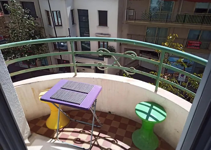 Appartamento Grand F2 60mq Centre Antibes, Proche Plages, Commerces, 2 Balcons, Parking, Train, Bus, Deco Vintage, Pet Friendly Antibes