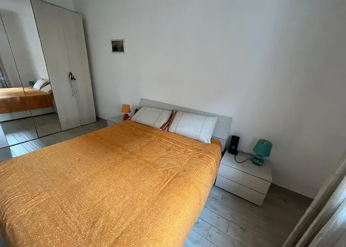 Grand F2 60mq Centre Antibes, Proche Plages, Commerces, 2 Balcons, Parking, Train, Bus, Deco Vintage, Pet Friendly Appartamento
