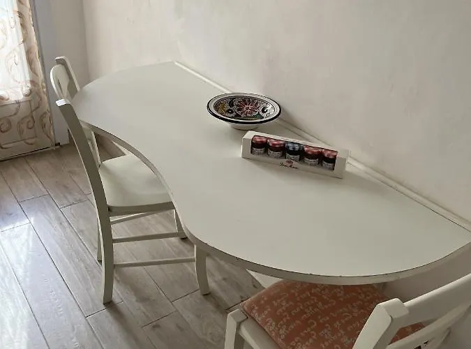 Grand F2 60mq Centre Antibes, Proche Plages, Commerces, 2 Balcons, Parking, Train, Bus, Deco Vintage, Pet Friendly Appartamento
